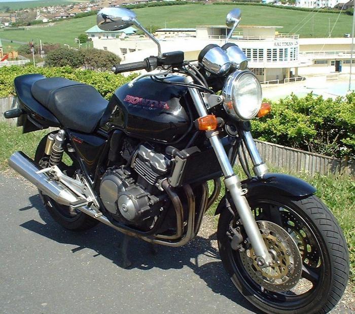 Honda CB 400: műszaki leírások, vélemények, árak