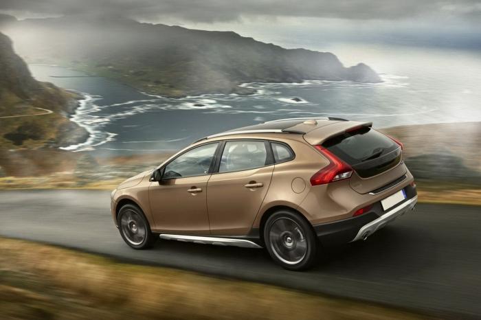 Az autó Volvo V40 Cross Country felülvizsgálata