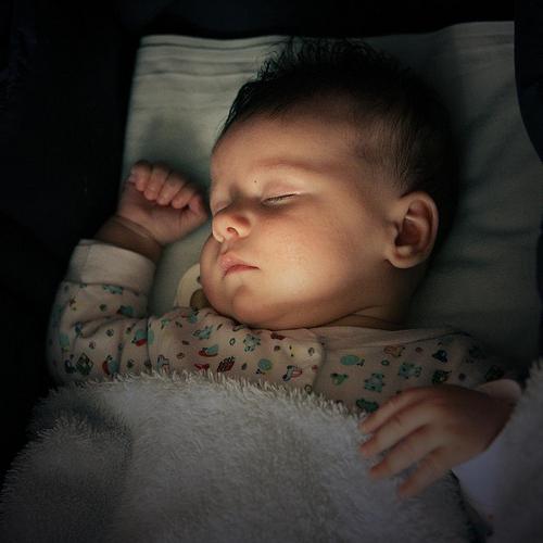 Miért rosszul alszanak a gyerekek éjszaka: a fő okok