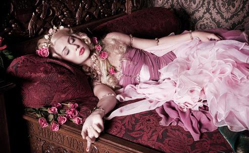 Ki írta a "Sleeping Beauty" -t? Versenyek és szerzők pályázói