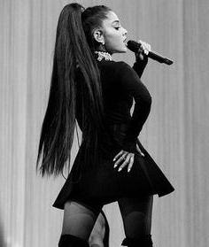 Ariana Grande biográfia testmagasság súlya