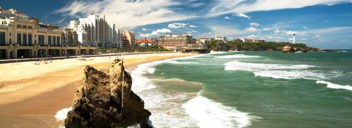 Biarritz (Franciaország) - arisztokratikus üdülőhely és paradicsom a szörfözésre