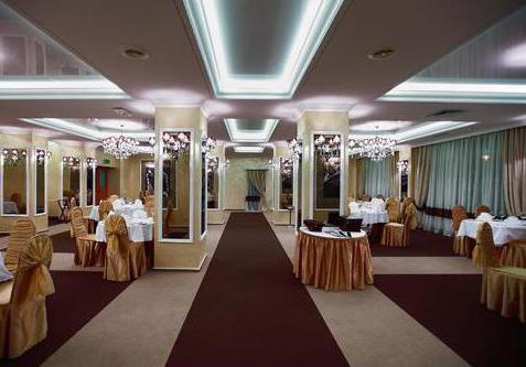 revisorro a Nizhny Novgorod hotel hullámán