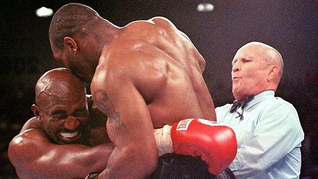 "Zaj és harag": hogyan Mike Tyson levágta Evander Holyfield fülét